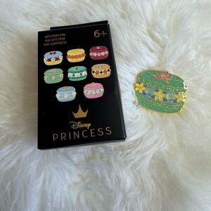 Disney Princess Macaroon Mystery Pin - Ariel - Collectible